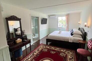 هتل Roomquest Rim Praya Dinsor Road