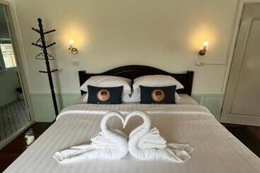 هتل Roomquest Rim Praya Dinsor Road