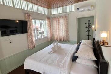 هتل Roomquest Rim Praya Dinsor Road