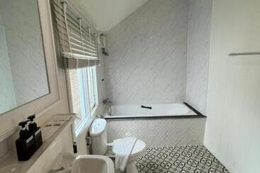 هتل Roomquest Rim Praya Dinsor Road