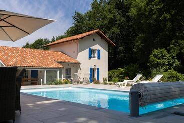 پانسیون La Métairie   Guesthouse