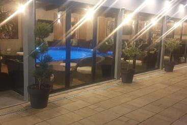 تختخواب و صبحانه Villa Mystic