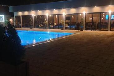 تختخواب و صبحانه Villa Mystic