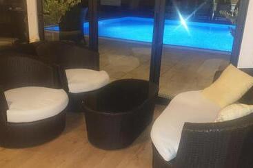 تختخواب و صبحانه Villa Mystic