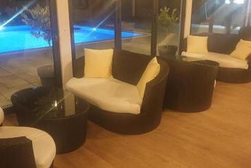 تختخواب و صبحانه Villa Mystic