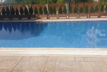 تختخواب و صبحانه Villa Mystic