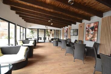 تختخواب و صبحانه Villa Mystic