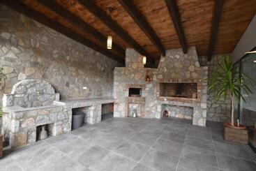 تختخواب و صبحانه Villa Mystic
