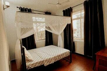 هتل Haika Home Lodge