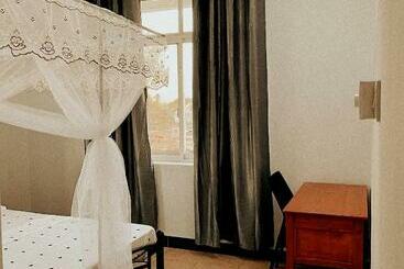 هتل Haika Home Lodge