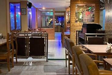 هتل Little Italy Inn