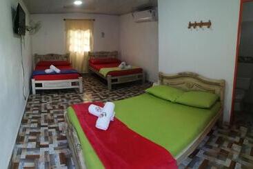 پانسیون Hostal La Macarena