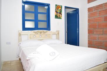 پانسیون Hostal La Macarena