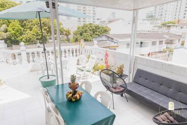 پانسیون Hostal Casa Dandy