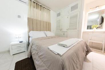 پانسیون Hostal Casa Dandy