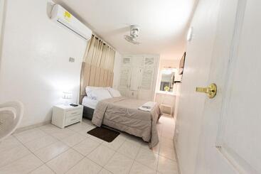 پانسیون Hostal Casa Dandy