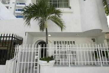 پانسیون Hostal Casa Dandy