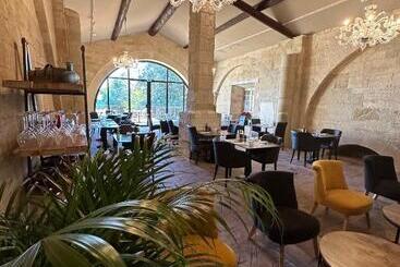 تختخواب و صبحانه Domaine Du Prieuré D Estagel