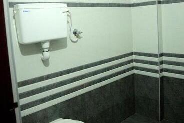 هتل Ashish Tourist Home