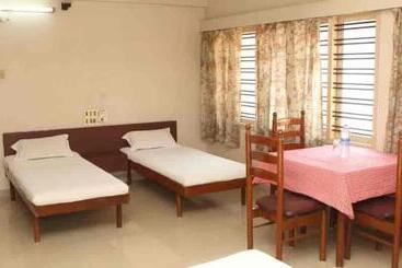 هتل Ashish Tourist Home