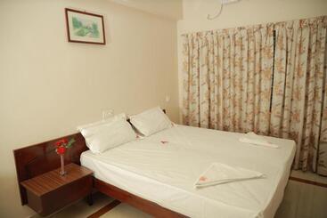 هتل Ashish Tourist Home