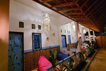 هاستل Al Kabron Inn