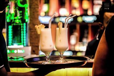 هاستل Sizzle Sports Club