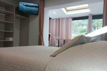 تختخواب و صبحانه La Casa Bed&breakfast Entrée Indépendante 26m2 Calme Proche De Tout Wifi Parking Privé Jardin Terras