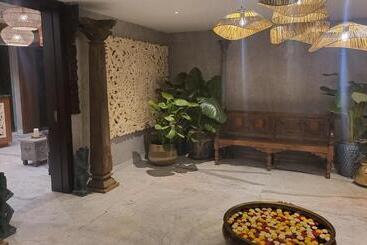 هتل Nambiar Club Bellezea