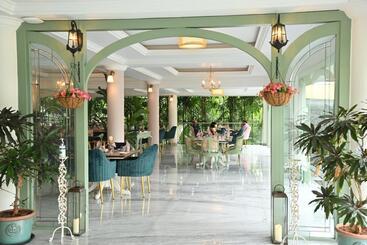 هتل Nambiar Club Bellezea