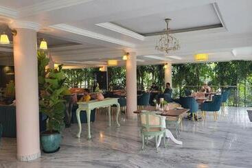 هتل Nambiar Club Bellezea
