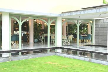 هتل Nambiar Club Bellezea