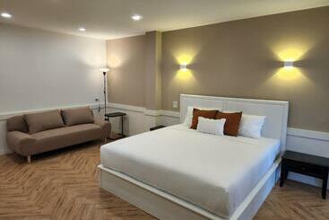 מלון דירות Hommory Residence   West Chalong