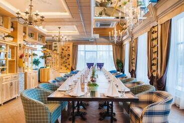 هتل Balqaragai Forest Family Resorts