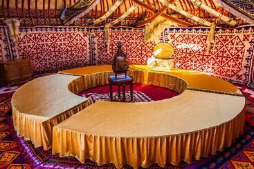 هتل Balqaragai Forest Family Resorts