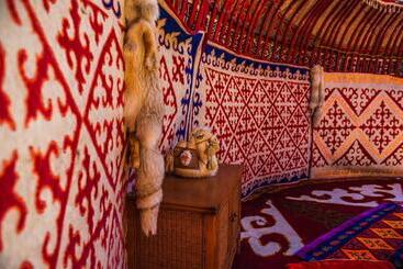 هتل Balqaragai Forest Family Resorts