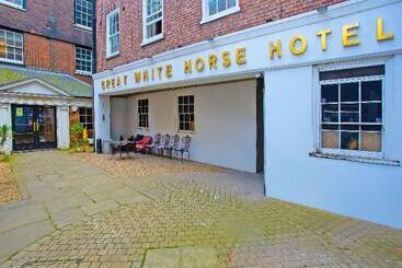 هتل Great White Horse