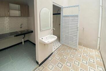 هتل Reddoorz Plus At Orange Diponogoro Palangkaraya