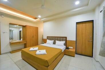 בית מלון כפרי Trushadham Near To Mahalaxmi Temple Kolhapur