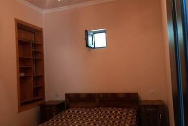 پانسیون Chirti Guest House