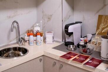 تختخواب و صبحانه Suite Albatros   Luxury Room