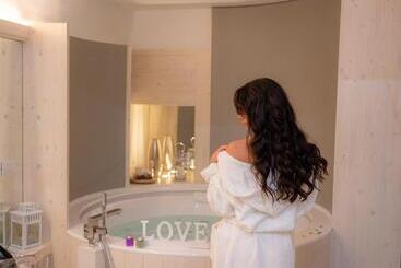 تختخواب و صبحانه Suite Albatros   Luxury Room