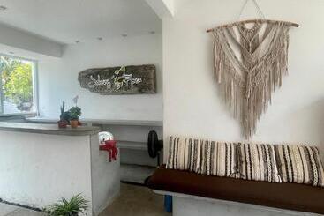 هتل Johnnys Place