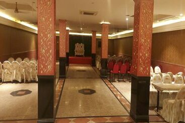 هتل Meenakshi Palace