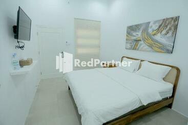 هتل Pringgading Surf Camp Mitra Reddoorz