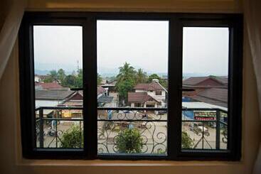 هتل Vang Vieng Freedom Star S