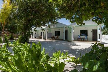 Clouds Beach Retreat Laamu Gan - Gan