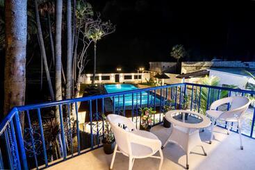 استراحتگاه Greek Bay
