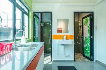 Coziee Lodge Hostel