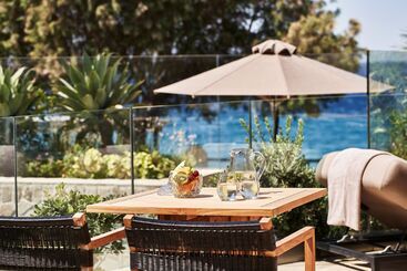 هتل Bellevue On The Beach Suites